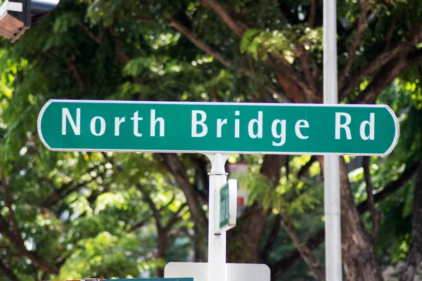 Green Street Sign North Bridge Road City Singapore — Stock fotografie