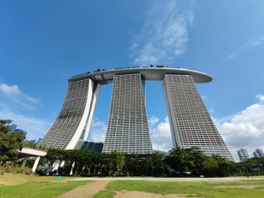 Singapur - 16-Haziran, 2023 Marina Bay Sands Körfez tarafından Gardens 'tan çekilmiş.