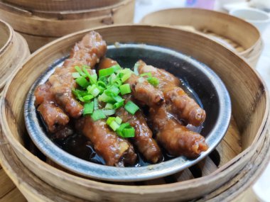 Haşlanmış tavuk ayakları dim sum - Çin yemeği