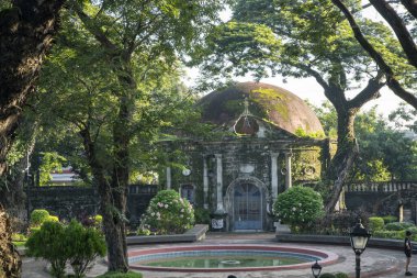 Manila, Filipinler-14 Ekim 2023: Manila, Filipinler 'deki Paco Park manzarası. Paco Park bir eğlence bahçesi ve bir zamanlar İspanyol dönemlerinde mezarlıktı.