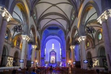 Manila, Filipinler-14 Ekim 2023: Manila 'daki Küçük Bazilika ve Kusursuz Gebelik (Manila Katedrali) Metropolitan Katedrali.