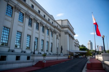 Manila, Filipinler- 15 Ekim 2023: Manila, Filipinler 'deki Ulusal Güzel Sanatlar Müzesi. Güzel Sanatlar Müzesi, klasik Filipinli sanatçıların resim ve heykellerinden oluşan bir koleksiyona ev sahipliği yapıyor.