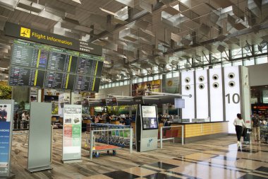 Singapur - 12 Ekim 2023 Singapur Changi Havaalanı, Singapur Terminali 3. Havaalanının dördüncü yolcu terminali olan Terminal 3, 9 Ocak 2008 'de hizmete girdi.