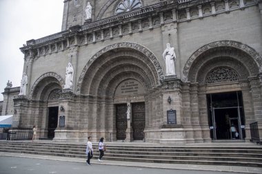 Manila, Filipinler-14 Ekim 2023: Manila Katedrali, Filipinler 'in en eski kilisesi. Manila Katedrali Filipinler 'in ana Katolik Kilisesi olarak kabul edilir.