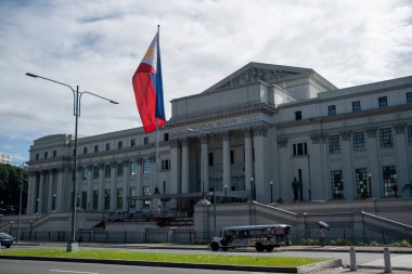Manila, Filipinler- 15 Ekim 2023: Manila, Filipinler 'deki Ulusal Güzel Sanatlar Müzesi. Güzel Sanatlar Müzesi, klasik Filipinli sanatçıların resim ve heykellerinden oluşan bir koleksiyona ev sahipliği yapıyor.