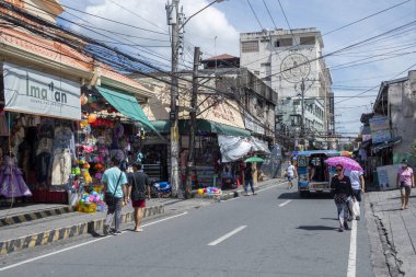Angeles City, Filipinler- 20 Ekim 2023: Filipinler 'deki Angles City sokak manzarası. Angeles City gürültülü gece hayatıyla belki de en ünlüsüdür.