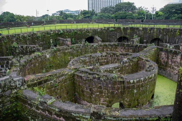 Manila, Filipinler- 14 Ekim 2023: Baluarte de San Diego Manila, Filipinler 'in en eski taş kalelerinden biri..