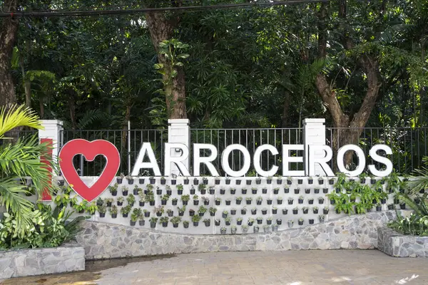 Manila, Filipinler- 13 Ekim 2023: Manila 'daki Arroceros tabelasına bayılırım. Arroceros Orman Parkı, Manila 'da nehir kenarındaki bir orman parkı.,