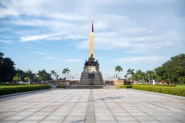 Manila, Filipinler- 13 Ekim 2023: Manila, Filipinler 'deki Rizal Parkı' ndaki Jose Rizal (Ulusal Kahraman) anısına anıt