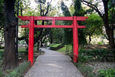 Manila, Filipinler-13 Ekim 2023: Manila, Filipinler 'deki Rizal Park' ın içindeki Japon bahçesi. Rizal Park, Manila 'nın en önemli turistik yerlerinden biridir..
