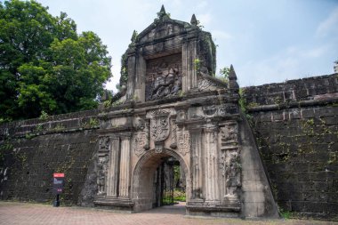 Manila, Filipinler- 13 Ekim 2023 Manila, Filipinler 'deki Intramuros' ta Fort Santiago cephesi. Kale Manila 'nın en önemli tarihi yerlerinden biridir.
