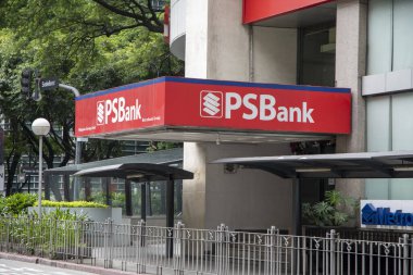 Manila, Filipinler- 15 Ekim 2023: Makati City, Manila, Filipinler 'de PSB Bankası tabelası. Filipinler 'deki en büyük bankalardan biridir..