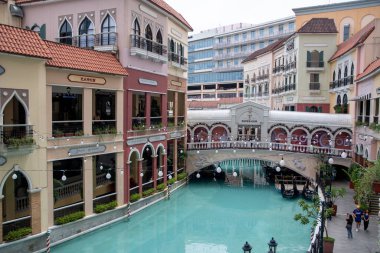 Manila, Filipinler-16 Ekim 2023: Manila, Filipinler 'deki Venice Grand Canal Mall manzarası. Venedik Büyük Kanalı Filipinler 'deki alışveriş ve yaşam tarzını yükseltti.