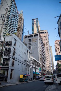 Manila, Filipinler- 17 Ekim 2023: Manila Makati Bölgesi, Filipinler 'deki modern ofis binaları ve daireleri. Makati, Manila 'nın kalbinde yer alan hareketli bir finans bölgesidir.