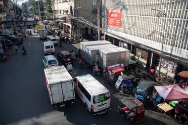 Manila, Filipinler- 13 Ekim 2023: Manila, Filipinler 'deki Quiapo bölgesinin manzarası. Quiapo, Manila 'nın eski şehir merkezi olarak adlandırılır..