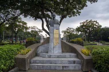 Manila, Filipinler- 13 Ekim 2023: Pangulong Diosdado P. Macapagal Anıtı, Rizal Park, Manila. Filipinler 'in eski başkanıdır.