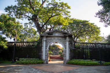 Manila, Filipinler-14 Ekim 2023: Paco Park ve Filipinler 'deki mezarlığın giriş kapısı. Paco Park bir eğlence bahçesidir ve bir zamanlar İspanya 'da Manila' nın belediye mezarlığıydı.