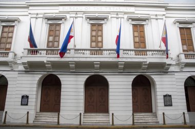 Manila, Filipinler-13 Ekim 2023: Ayuntamiento de Manila, Hazine Bakanlığı 'nın ofislerine ev sahipliği yapan 19. yüzyıldan kalma yeniden inşa edilmiş bir bina..