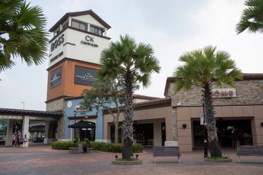 Johor Bahru, Malezya - 6 Ekim 2023: Johor Premium Outlets (JPO), Johor Bahru, Malezya 'da bir outlet alışveriş merkezi. Bu, Güneydoğu Asya 'daki ilk lüks prim mağazası oldu..