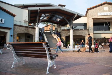 Johor Bahru, Malezya - 6 Ekim 2023: Johor Premium Outlets (JPO), Johor Bahru, Malezya 'da bir outlet alışveriş merkezi. Bu, Güneydoğu Asya 'daki ilk lüks prim mağazası oldu..