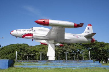 Clark Freeport, Filipinler- 20 Ekim 2023: T-33 Thunderbird modeli Clark, Filipinler 'deki Hava Kuvvetleri Şehir Parkı' nda sergilendi. Filipinler Hava Kuvvetleri 'nin çeşitli uçaklardaki tarihinin bir gösterisidir.  