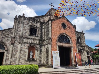 Angeles City, Filipinler- 20 Ekim 2023: Apung Mamacalulu Tapınağı veya Santo Entierro, Angeles City, Filipinler. Angeles 'ta bir Katolik kilisesi..