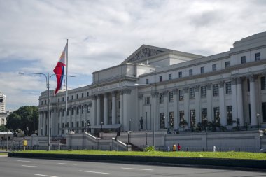 Manila, Filipinler- 15 Ekim 2023: Manila, Filipinler 'deki Ulusal Güzel Sanatlar Müzesi. Güzel Sanatlar Müzesi, klasik Filipinli sanatçıların resim ve heykellerinden oluşan bir koleksiyona ev sahipliği yapıyor.