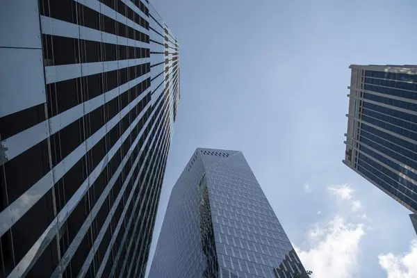 Gündüz vakti modern mimarisi olan Singapur iş bölgesi şehri.