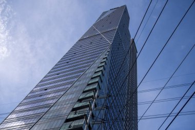 Manila, Filipinler- 17 Ekim 2023 Manila, Filipinler 'deki Trump Tower. Yüksek konut binası Makati 'nin Century City mahallesinde yer almaktadır.