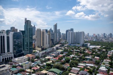 Manila, Filipinler- 15 Ekim 2023: Manila 'daki Makati bölgesinin silueti. Makati 1960 'lardan beri Filipinler' in finans merkezi olmuştur.