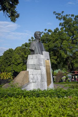 Manila, Filipinler- 13 Ekim 2023: Pangulong Diosdado P. Macapagal Anıtı, Rizal Park, Manila. Filipinler 'in eski başkanıdır.