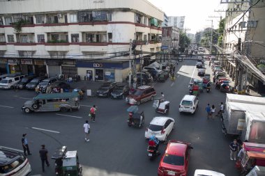Manila, Filipinler- 13 Ekim 2023: Manila, Filipinler 'deki Quiapo bölgesinin manzarası. Quiapo, Manila 'nın eski şehir merkezi olarak adlandırılır..
