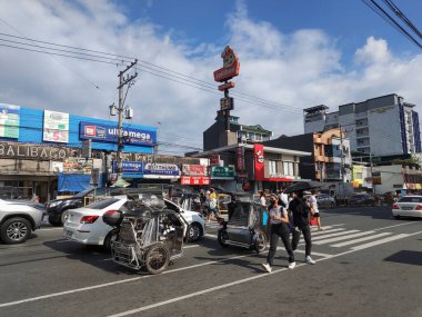 18 Ekim 2023 'te Angeles City, Filipinler' de sokak manzarası. Şehir tarih ve miras bakımından zengindir.