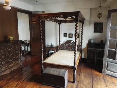 Manila, Filipinler- 13 Ekim 2023: Intramuros, Manila 'daki Casa Manila' nın iç görünümü. İspanya 'nın Filipinler' i sömürgeleştirmesi sırasındaki sömürgeci yaşam tarzını betimliyor.