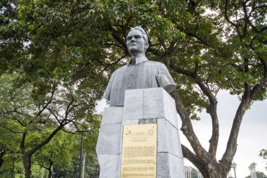 Manila, Filipinler- 13 Ekim 2023: Pangulong Diosdado P. Macapagal Anıtı, Rizal Park, Manila. Filipinler 'in eski başkanıdır.