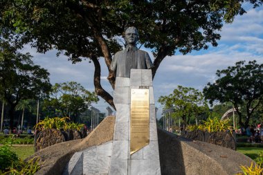 Manila, Filipinler- 13 Ekim 2023: Pangulong Diosdado P. Macapagal Anıtı, Rizal Park, Manila. Filipinler 'in eski başkanıdır.