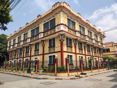 Manila, Filipinler- 13 Ekim 2023 Intromuros, Manila 'daki Palacio del Sana binası. 1997 'de inşa edilen bu bina Ar tarafından tasarlandı. Beng Tiat L. Sy..