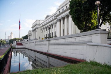 Manila, Filipinler- 13 Ekim 2023: Manila, Filipinler 'deki Ulusal Güzel Sanatlar Müzesi. Güzel Sanatlar Müzesi, klasik Filipinli sanatçıların resim ve heykel koleksiyonuna ev sahipliği yapıyor.