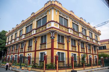 Manila, Filipinler- 13 Ekim 2023 Intromuros, Manila 'daki Palacio del Sana binası. 1997 'de inşa edilen bu bina Ar tarafından tasarlandı. Beng Tiat L. Sy..