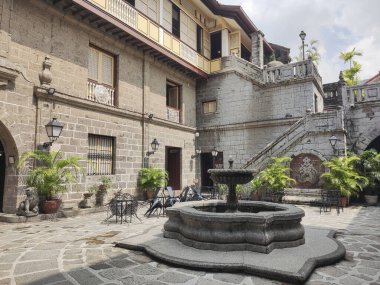 Manila, Filipinler- 13 Ekim 2023: Manila 'da Casa Manila cephesi. Casa Manila, İspanya 'nın Filipinler' i sömürgeleştirmesi sırasında sömürgeci yaşam tarzını tasvir eden İntramuros 'ta bir müzedir.