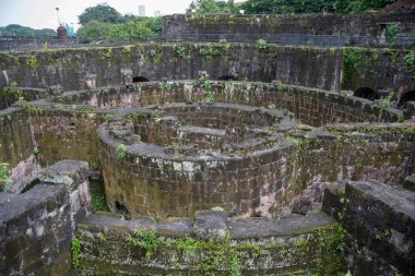 Manila, Filipinler- 13 Ekim 2023: Baluarte de San Diego Manila, Filipinler 'in en eski taş kalelerinden biri..