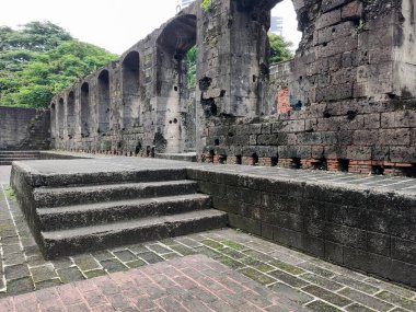 Manila, Filipinler- 13 Ekim 2023: Fort Santiago, Manila 'daki Raca Sulayman Tiyatrosu. Fort Santiago 'daki eski askeri kışlalardan biriydi ve 2. Dünya Savaşı' ndan sonra açık hava tiyatrosuna dönüştürüldü.