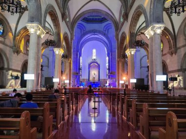 Manila, Filipinler-14 Ekim 2023: Manila 'daki Küçük Bazilika ve Kusursuz Gebelik (Manila Katedrali) Metropolitan Katedrali.