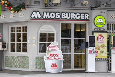 Singapur - 24 Kasım 2023: Singapur 'daki MOS Burger dükkanının görüntüsü. Mos burger en büyük ikinci fast-food bayiliğidir.
