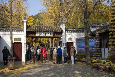 Suzhou, Çin - 5 Aralık 2023: İnsanlar Çin 'in Suzhou kentindeki Tiger Hill Scenic Spot' u ziyaret ediyor. Suzhou 'nun sembolü. 2500 yıl öncesine kadar izlenebilir.