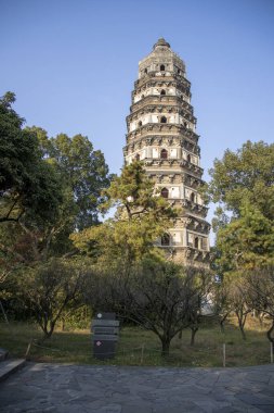 Suzhou, Çin - 5 Aralık 2023: Tiger Hill Pagoda Çin 'in Suzhou kentindeki Tiger Hill Scenic Spot' ta yer almaktadır. Suzhou 'nun sembolü. 2500 yıl öncesine kadar izlenebilir.