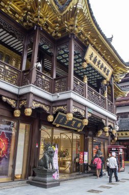 Şangay, Çin - 4 Aralık 2023: Yuyuan Eski Caddesi 'ndeki Şangay Yuyuan iş bölgesi. Yuyuan Old Street antik Çin 'e bir bakış açısı sunuyor..