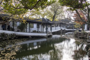 Suzhou, Çin - 6 Aralık 2023: Çin 'in Suzhou kentindeki mütevazı Yöneticinin Bahçesi. Çin 'in en iyilerinden biri, UNESCO' nun dünya mirasının en önemli parçası.