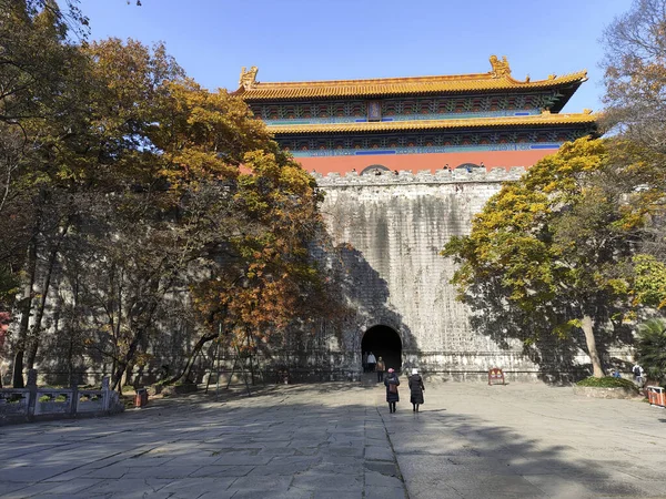 Nanjing, Çin-1 Aralık, 2023: Soul Tower veya Ming Xiaoling 'deki Ming Lou. Ming Xiaoling, Ming Hanedanı 'nın kurucusu Hongwu İmparatoru' nun mozolesidir.