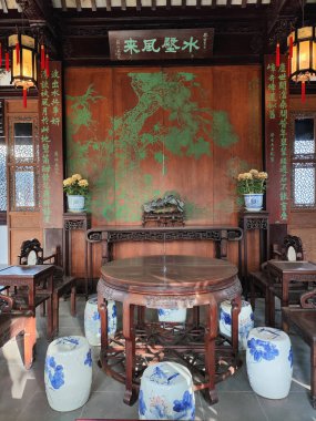 Suzhou, Çin - 7 Aralık 2023: Çin 'deki Lion Grove Garden içindeki eski mimari. Diğer klasik Suzhou bahçeleri UNESCO olarak tanınır.